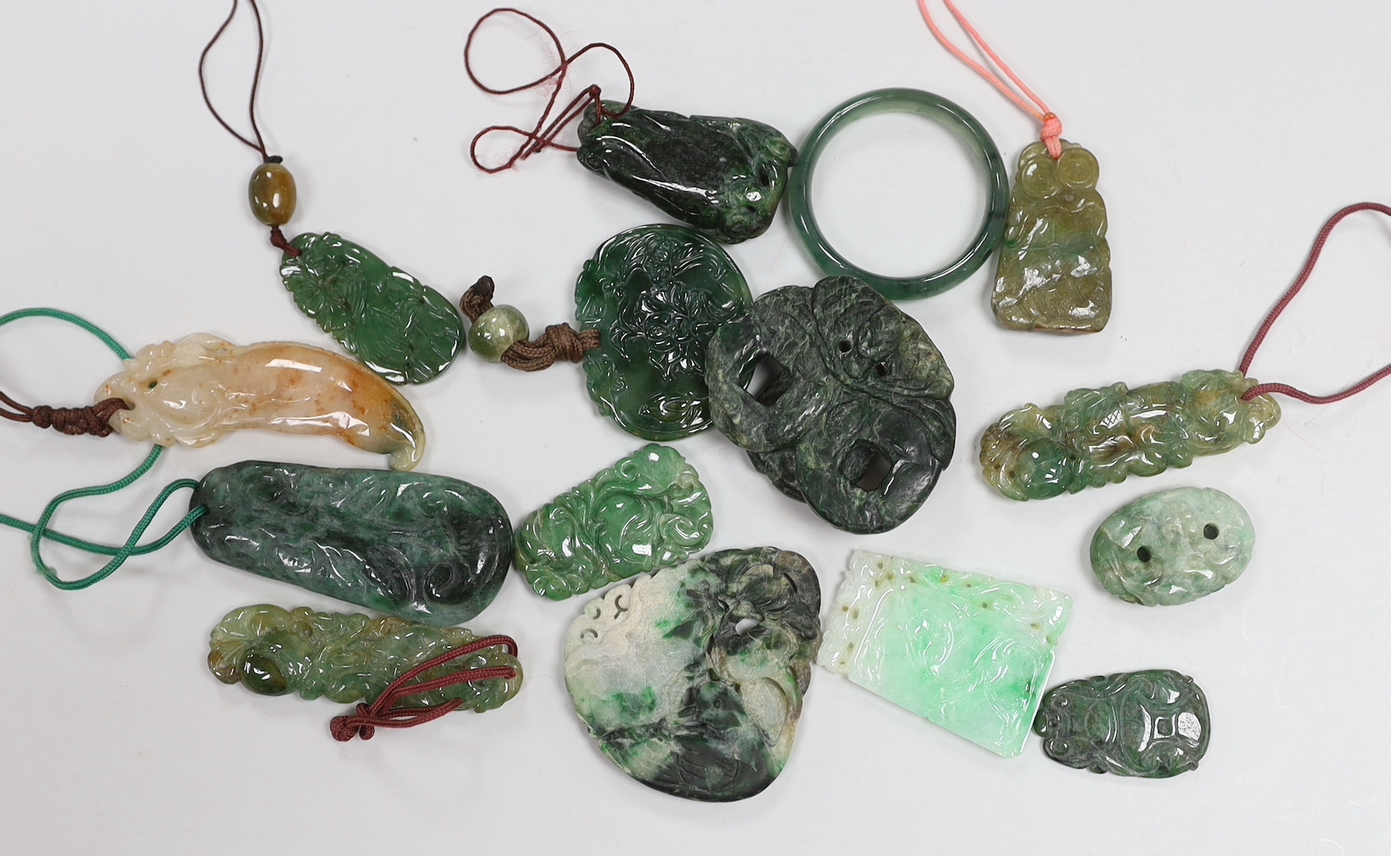 Fifteen Chinese jadeite carvings, longest approx 6.7cm